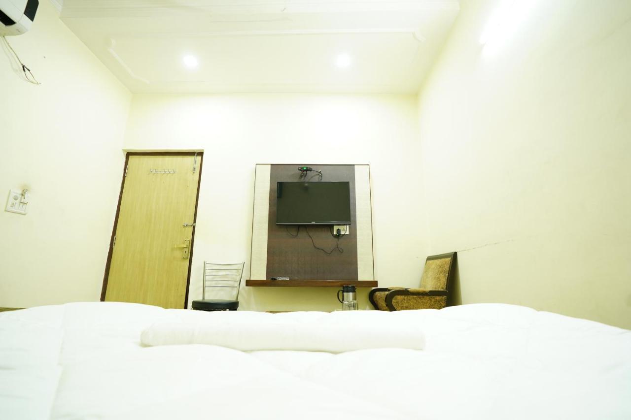 Hotel Diamond By Wb Inn * New Delhi